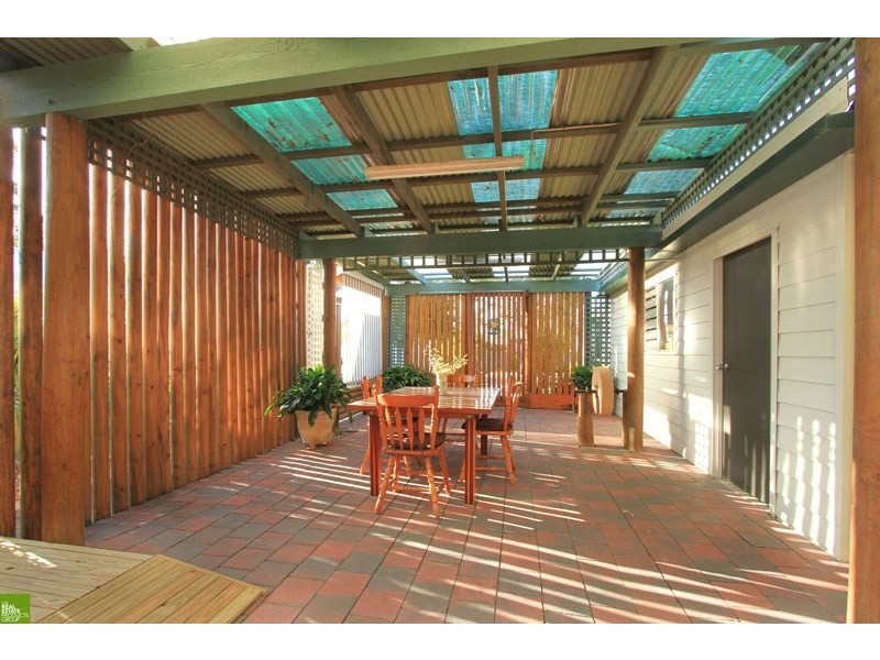 64 Dobbie Avenue, Corrimal East NSW 2518