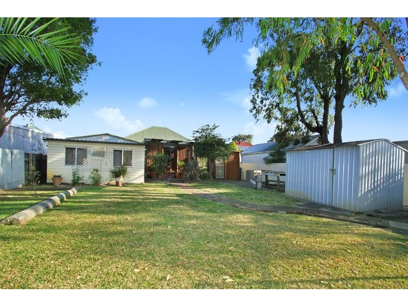 64 Dobbie Avenue, Corrimal East NSW 2518