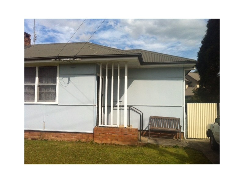 11 Blackman Parade, Unanderra NSW 2526