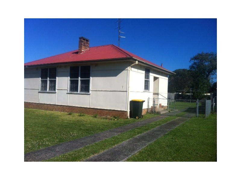 7 Blackman Parade, Unanderra NSW 2526