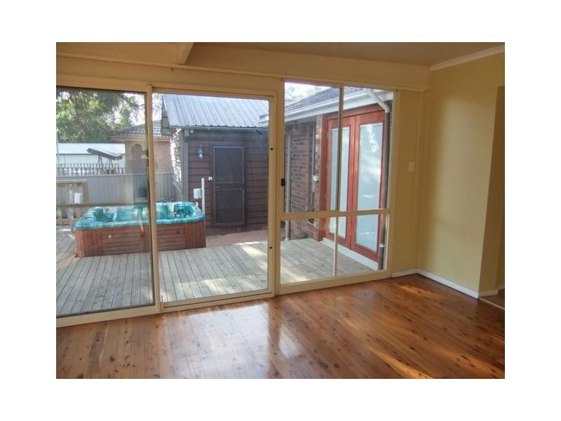 17 Fraser Crescent, Albion Park NSW 2527