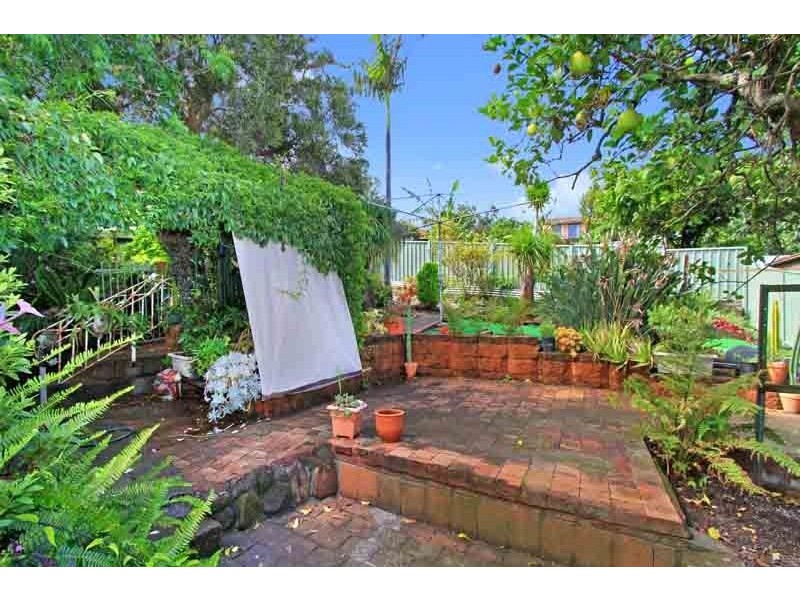 28 Denise Street, Lake Heights NSW 2502