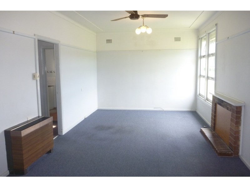 3 Blackman Parade, Unanderra NSW 2526