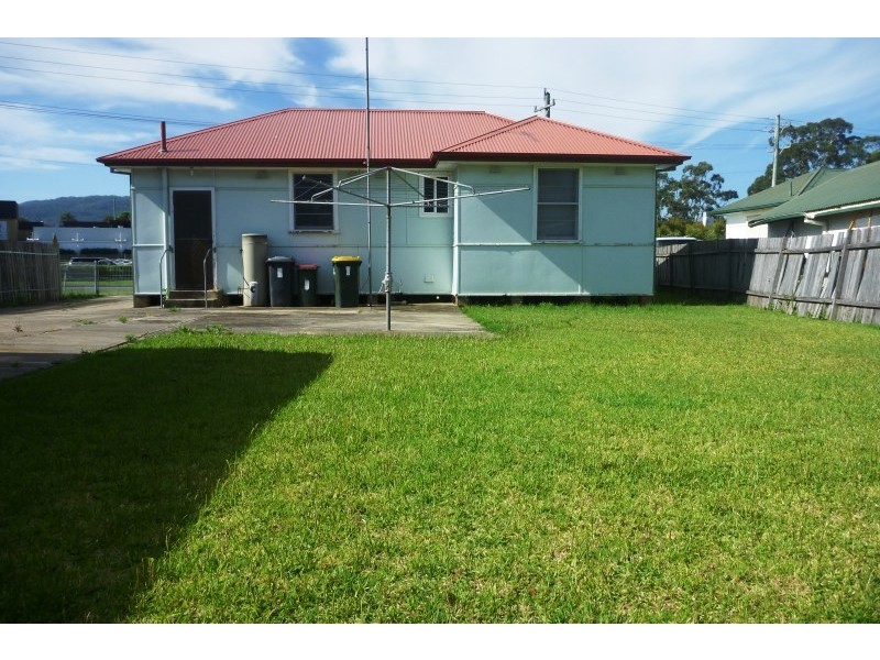 3 Blackman Parade, Unanderra NSW 2526
