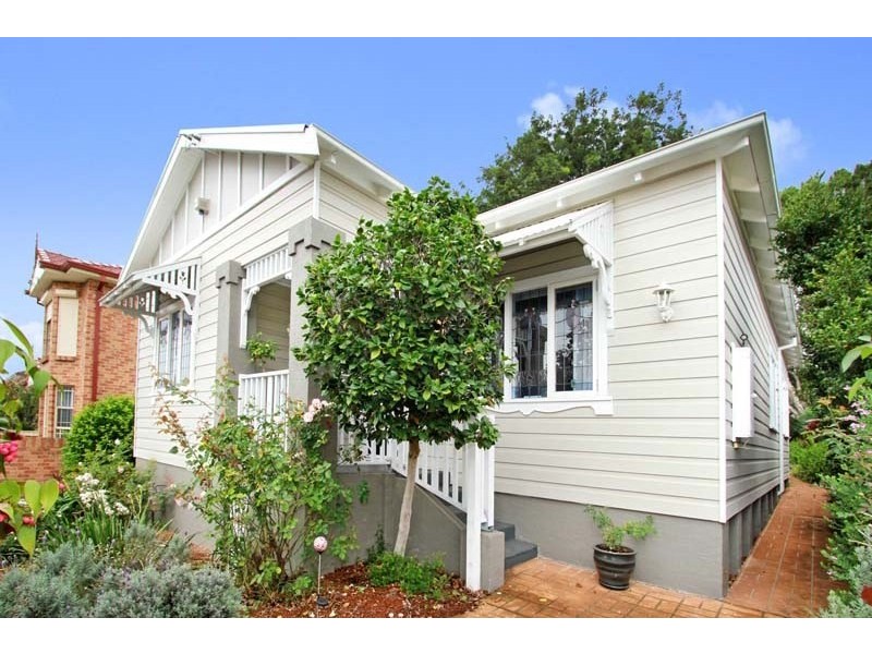 84 Gladstone Avenue, Wollongong NSW 2500