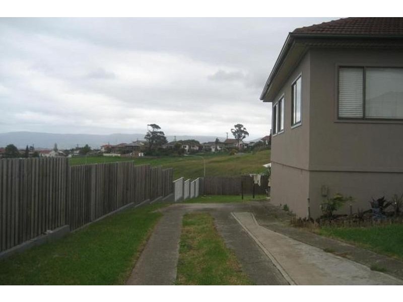 6 Lake Heights Road, Lake Heights NSW 2502