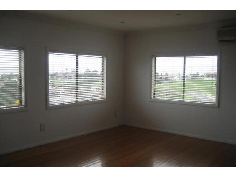 6 Lake Heights Road, Lake Heights NSW 2502