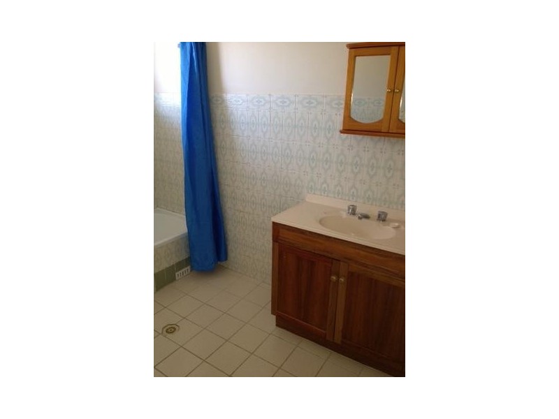 2/21 Burgess Avenue, Figtree NSW 2525