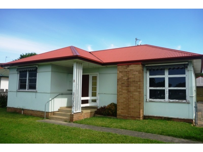 3 Blackman Parade, Unanderra NSW 2526
