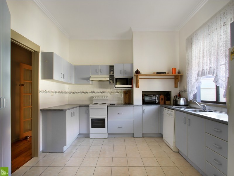 26 Hewitts Avenue, Thirroul NSW 2515