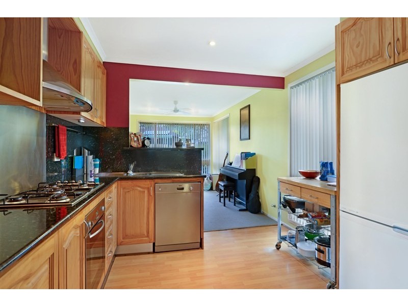 17 Fraser Crescent, Albion Park NSW 2527