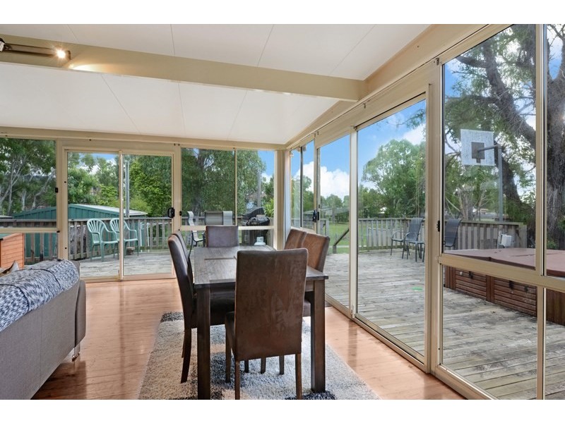 17 Fraser Crescent, Albion Park NSW 2527
