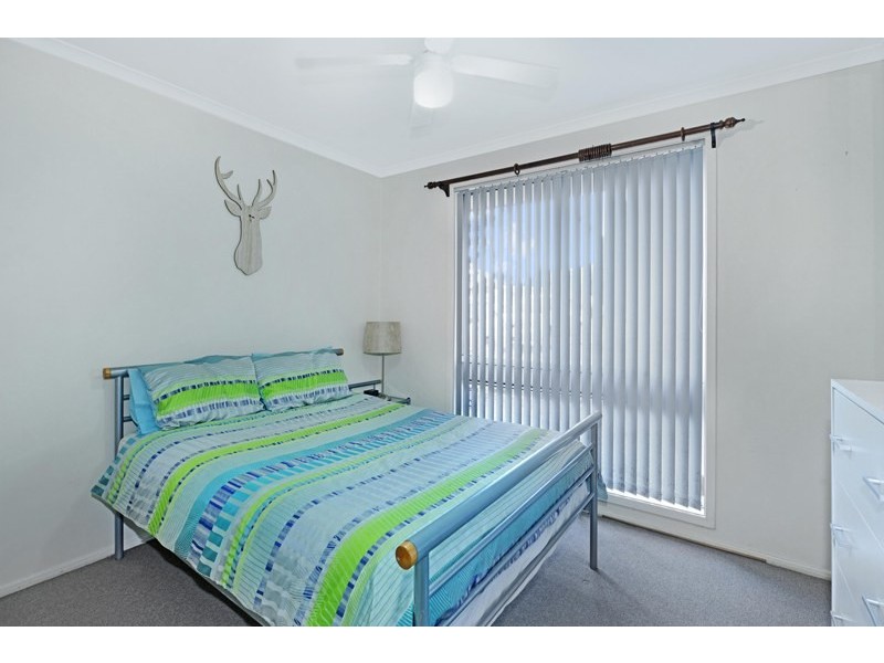 17 Fraser Crescent, Albion Park NSW 2527