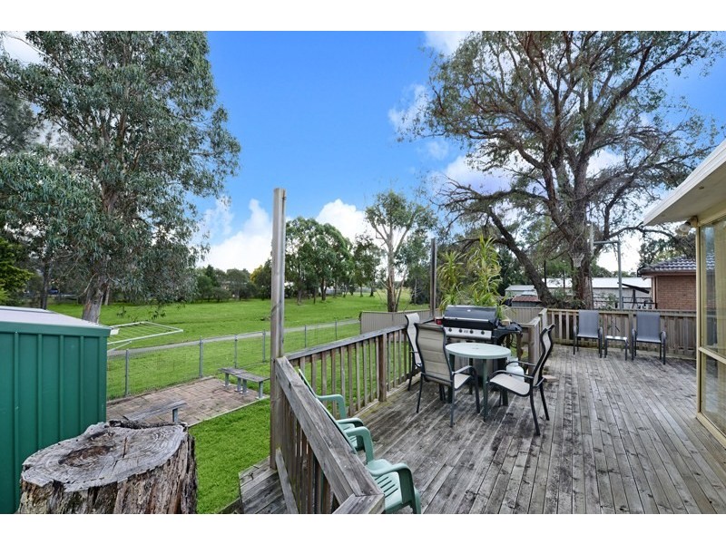 17 Fraser Crescent, Albion Park NSW 2527