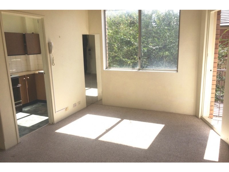11/142 Gladstone Avenue, Coniston NSW 2500