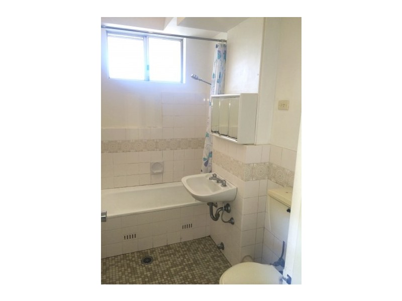 11/142 Gladstone Avenue, Coniston NSW 2500