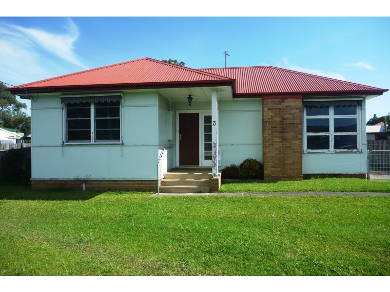 3 Blackman Parade, Unanderra NSW 2526