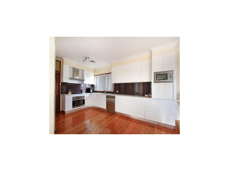 1 White Place, Figtree NSW 2525
