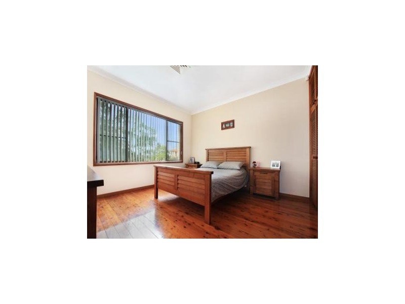 1 White Place, Figtree NSW 2525