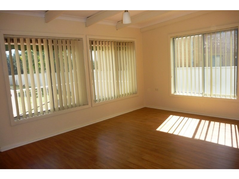 176 Lakeview Parade, Primbee NSW 2502