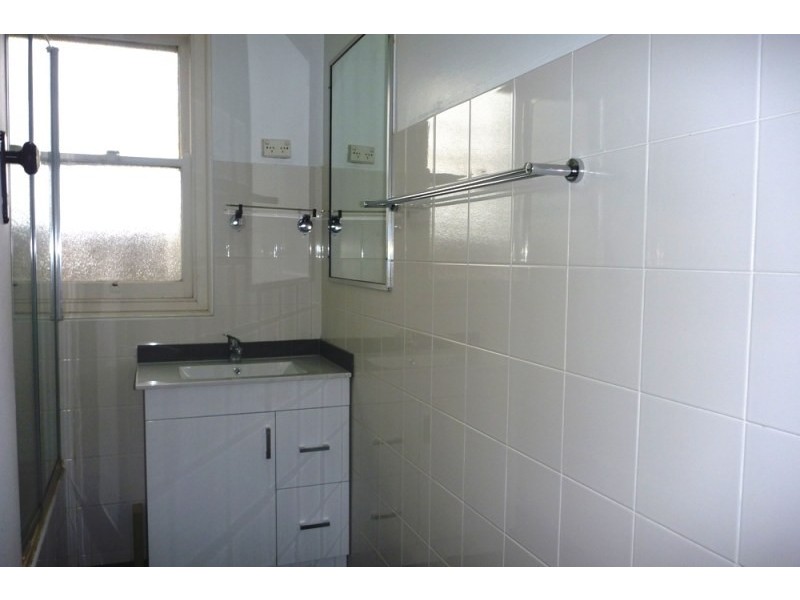 240 Gladstone Avenue, Mount Saint Thomas NSW 2500