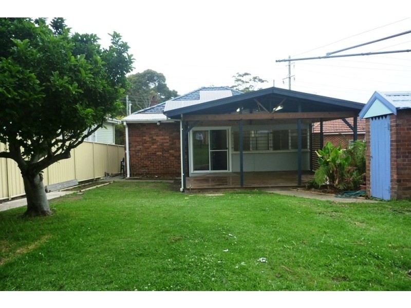 240 Gladstone Avenue, Mount Saint Thomas NSW 2500