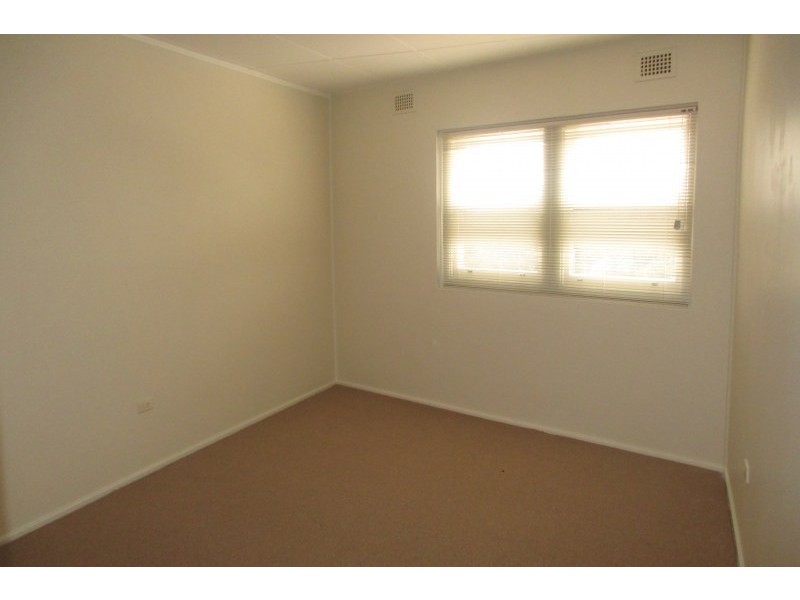 1/126 Gladstone Avenue, Coniston NSW 2500