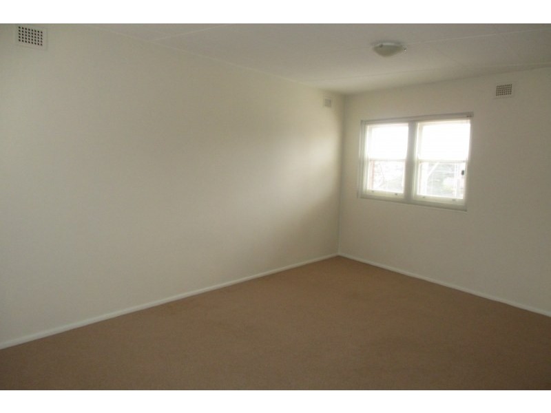 1/126 Gladstone Avenue, Coniston NSW 2500