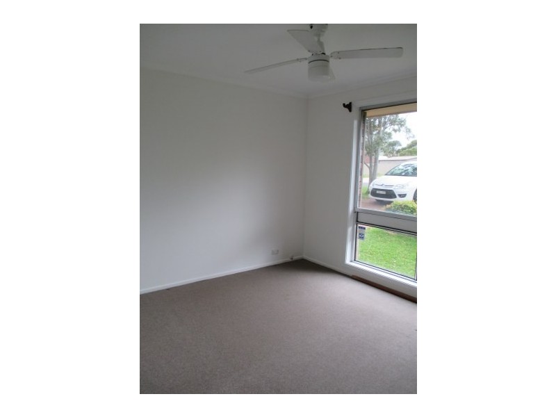 17 Fraser Crescent, Albion Park NSW 2527