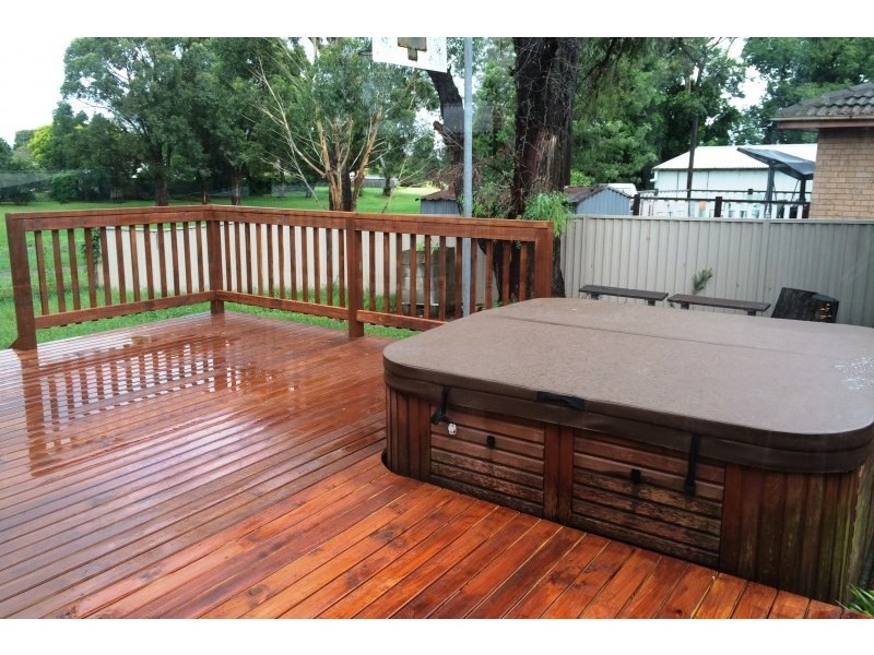 17 Fraser Crescent, Albion Park NSW 2527