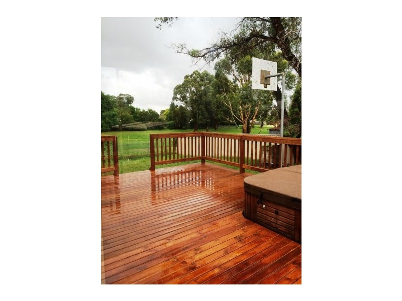 17 Fraser Crescent, Albion Park NSW 2527