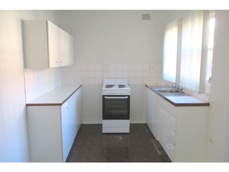 2/126 Gladstone Avenue, Coniston NSW 2500
