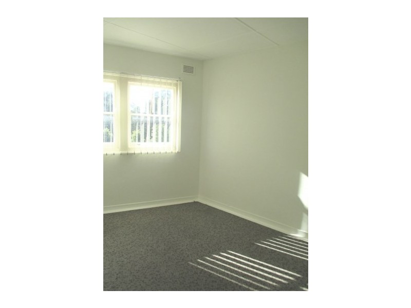 2/126 Gladstone Avenue, Coniston NSW 2500