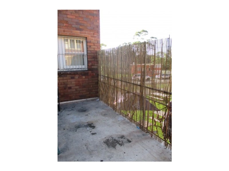 2/126 Gladstone Avenue, Coniston NSW 2500