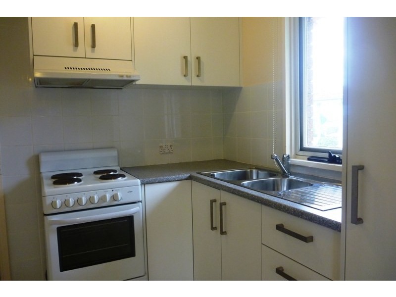 2 Kotara Crescent, Unanderra NSW 2526