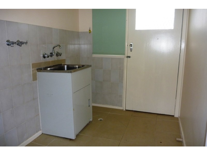 2 Kotara Crescent, Unanderra NSW 2526