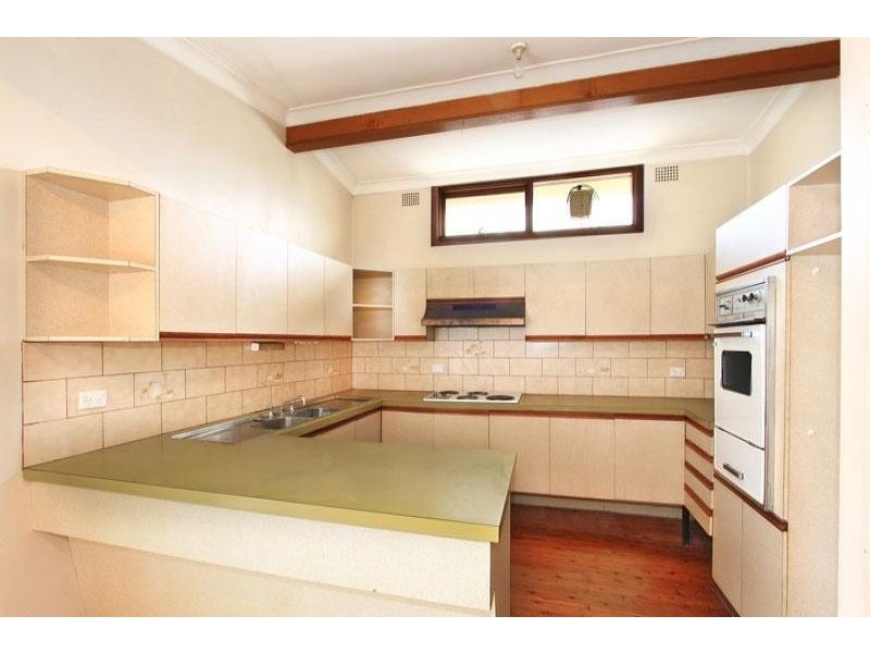 10 Bradley Avenue, Mount Kembla NSW 2526