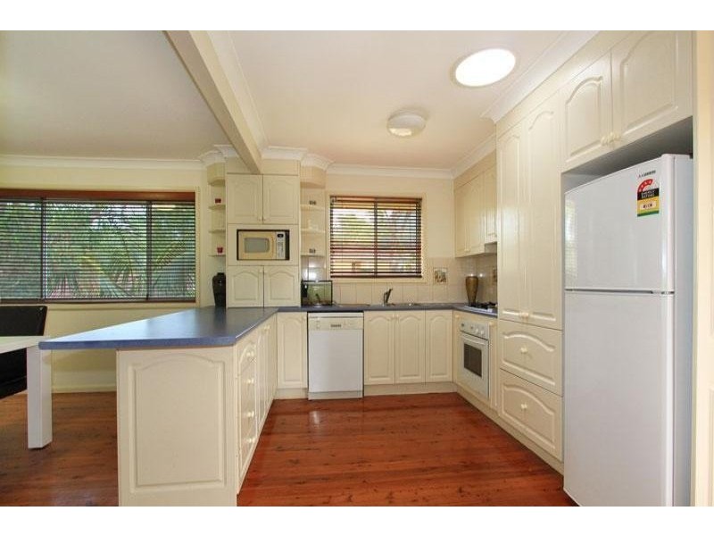 2 Stanley Avenue, Farmborough Heights NSW 2526