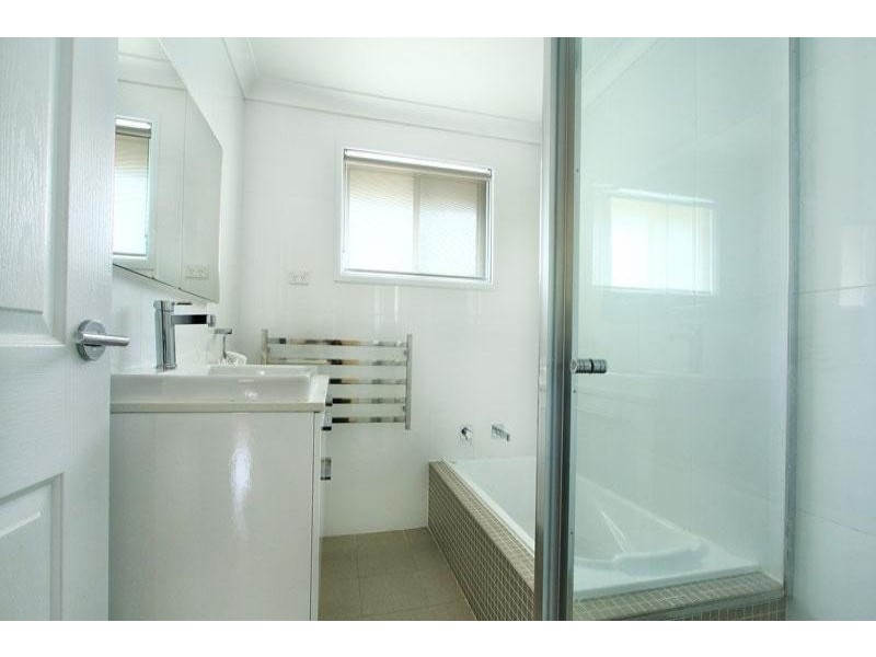 2 Stanley Avenue, Farmborough Heights NSW 2526