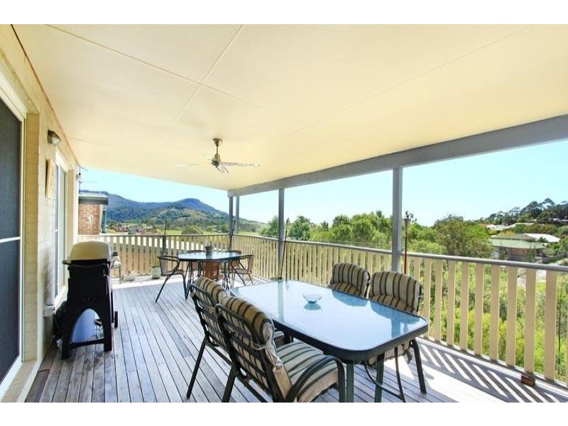 51 Taminga Crescent, Cordeaux Heights NSW 2526