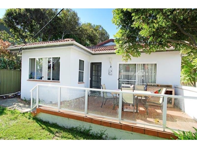 1/10 Dobbie Avenue, Corrimal East NSW 2518