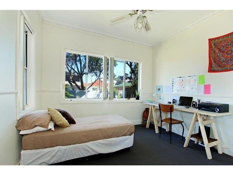 1/10 Dobbie Avenue, Corrimal East NSW 2518