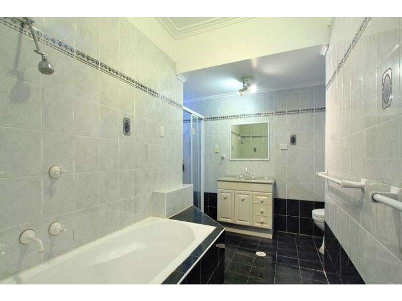 1/10 Dobbie Avenue, Corrimal East NSW 2518