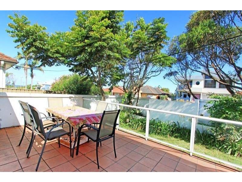 1/10 Dobbie Avenue, Corrimal East NSW 2518