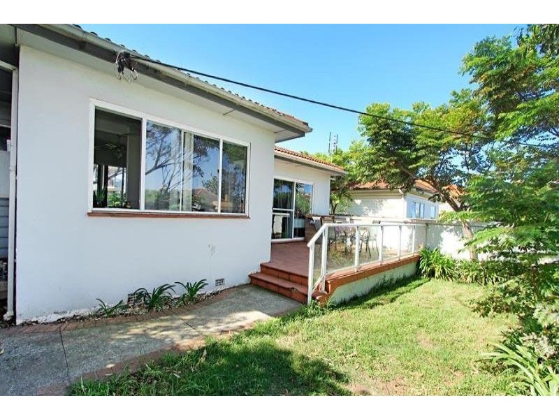 1/10 Dobbie Avenue, Corrimal East NSW 2518