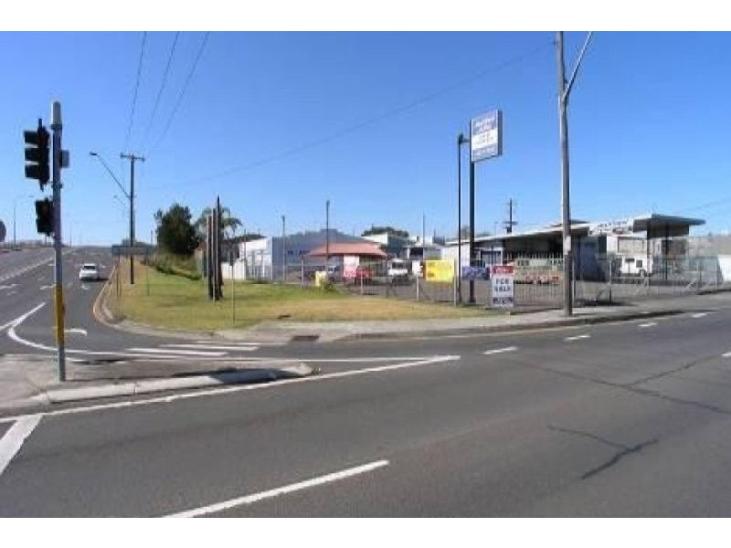 41-43 Princes Highway, Unanderra NSW 2526