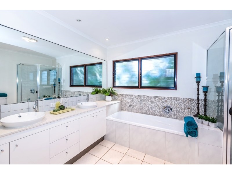 17 Captains Court, Sunrise Beach QLD 4567