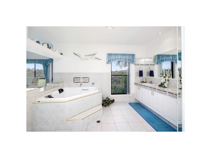 99 Candle Mountain Drive, Crohamhurst QLD 4519