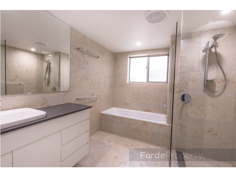 .2/18 Edgar Bennett Avenue, Noosa Heads QLD 4567