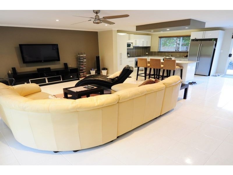 9 Victory Crescent, Sunrise Beach QLD 4567